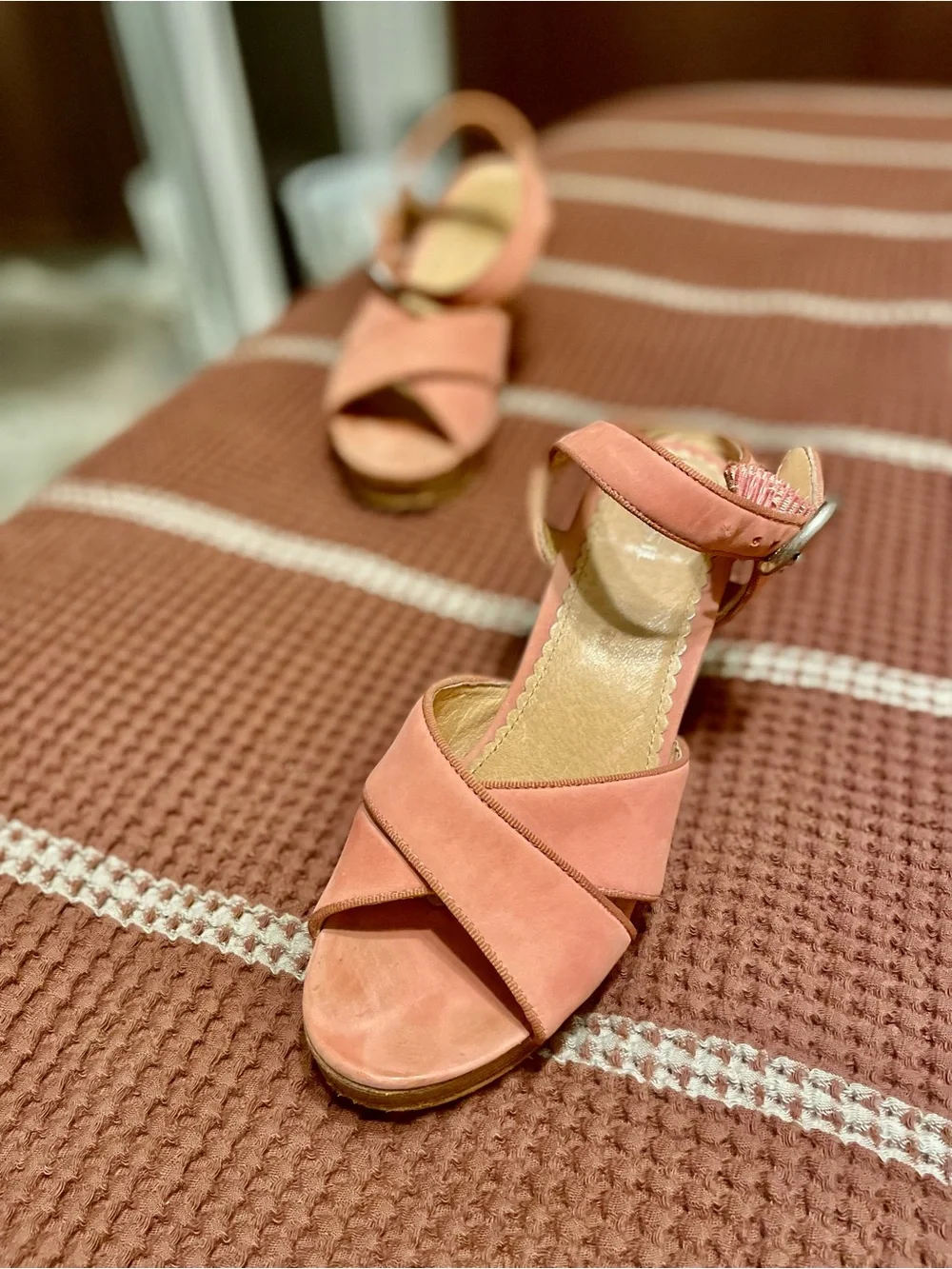 Fossil platform sandals
